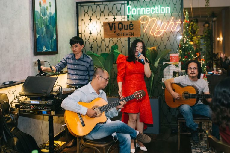 vi que kitchen khai truong