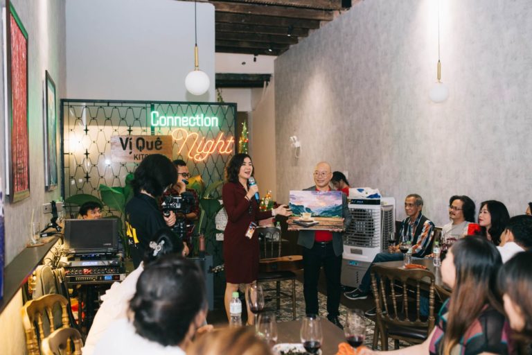 vi que kitchen van nghe khai truong